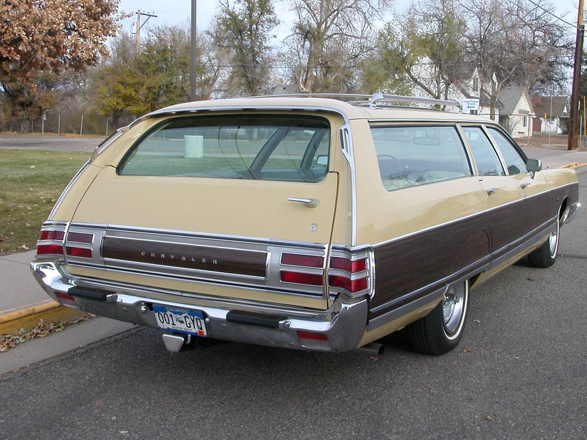 Chrysler-Town-and-country-1973