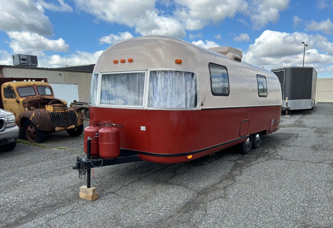 Crosley Airstream 26' Travel Trailer  year1}