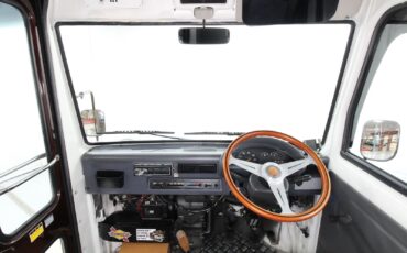 Daihatsu-Mira-Van-1991-35