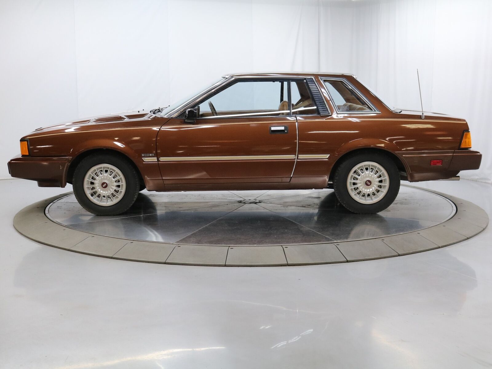 Datsun-200SX-Coupe-1982-3