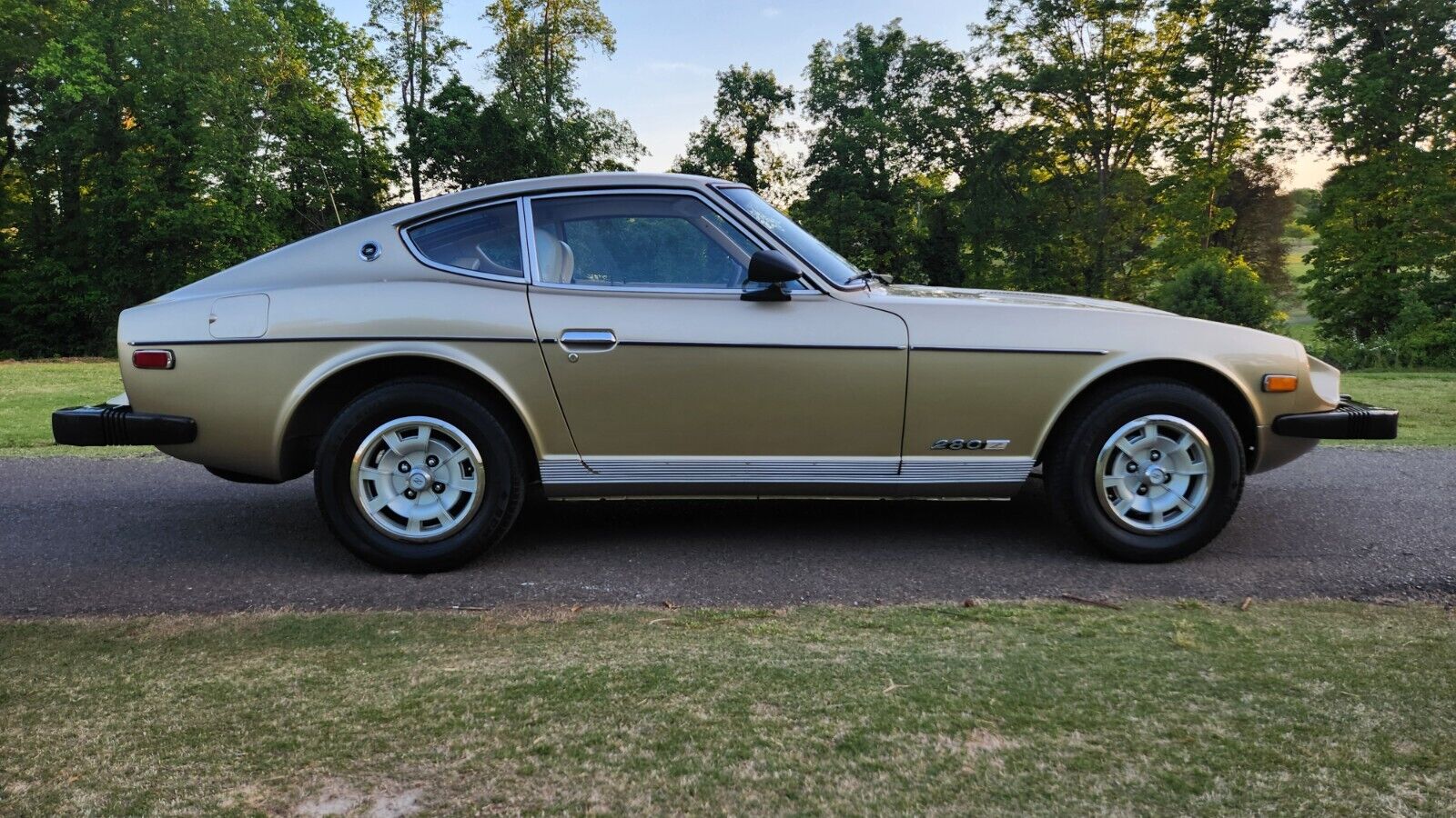 Datsun-Z-Series-Coupe-1977-1