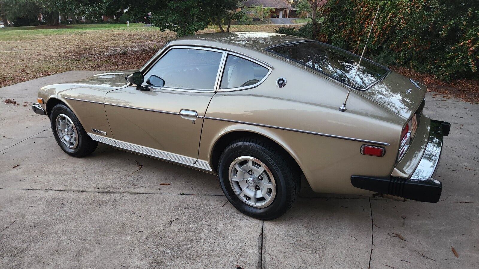 Datsun-Z-Series-Coupe-1977-5