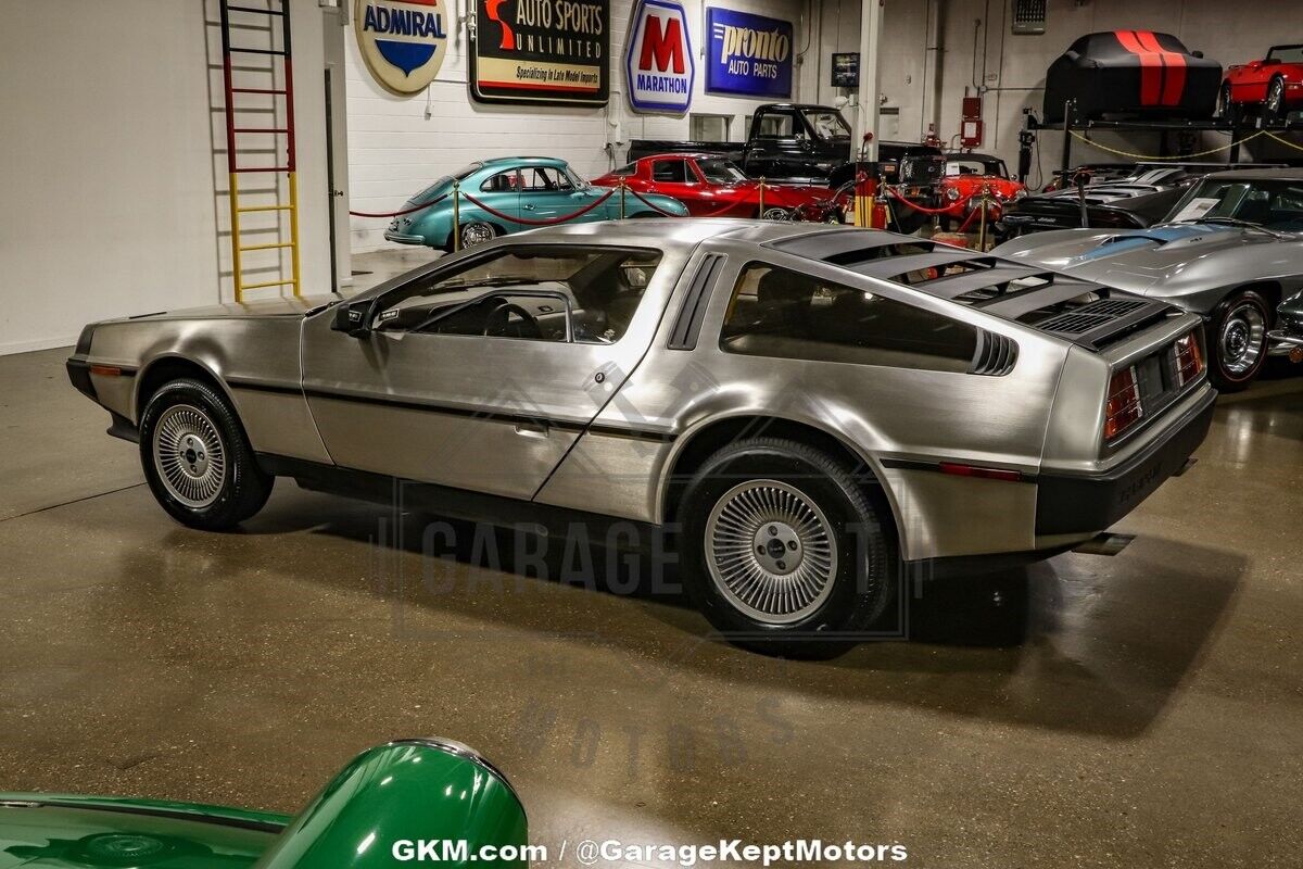 DeLorean-DMC-12-Coupe-1982-11