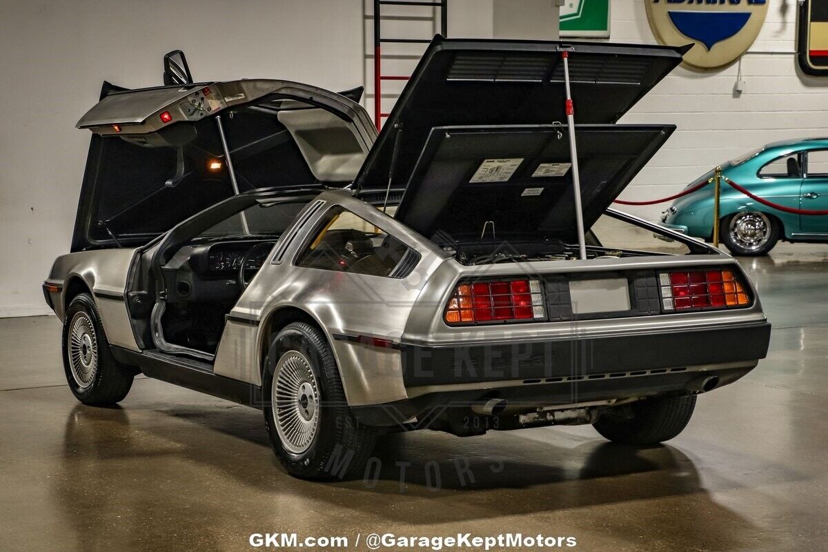 DeLorean-DMC-12-Coupe-1982-2