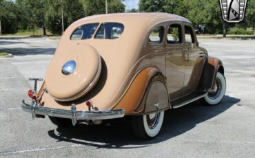 DeSoto-Airflow-Berline-1935-7