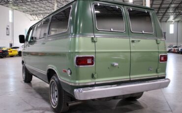 Dodge-B-200-Van-Van-1977-4