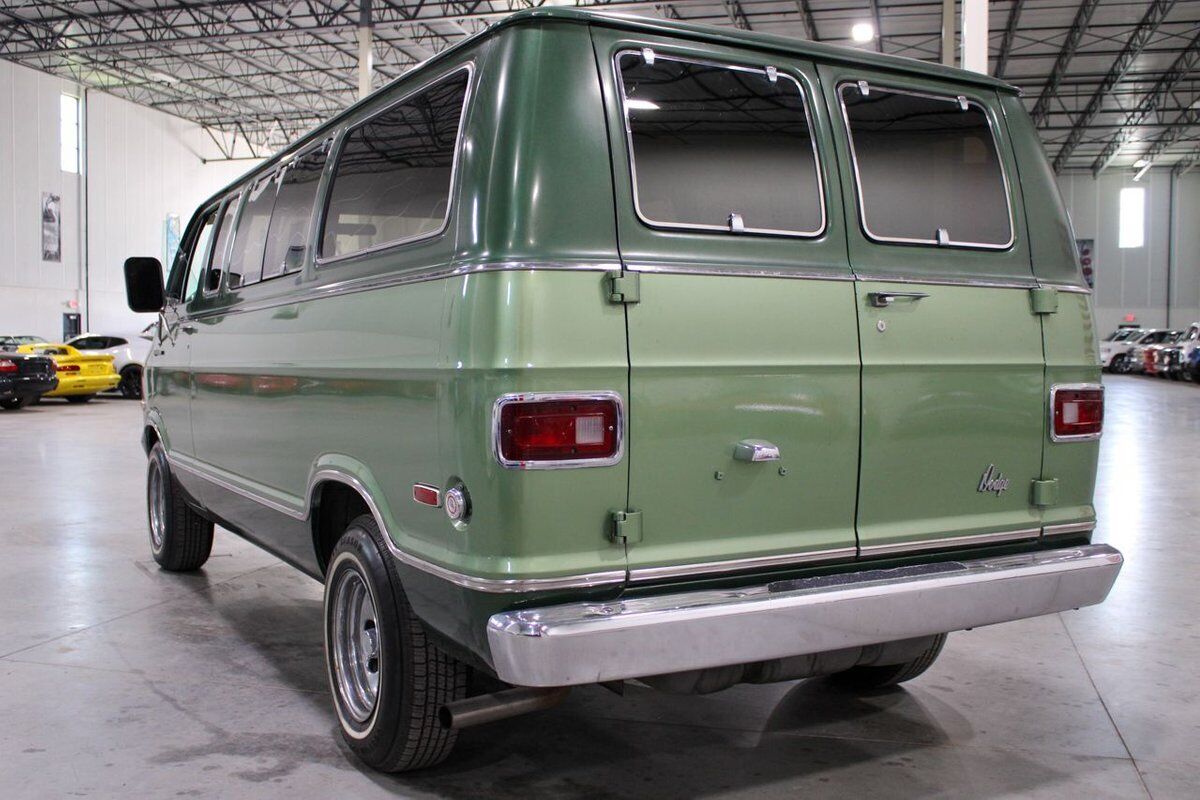 Dodge-B-200-Van-Van-1977-4