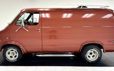 Dodge-B200-Van-1977-1