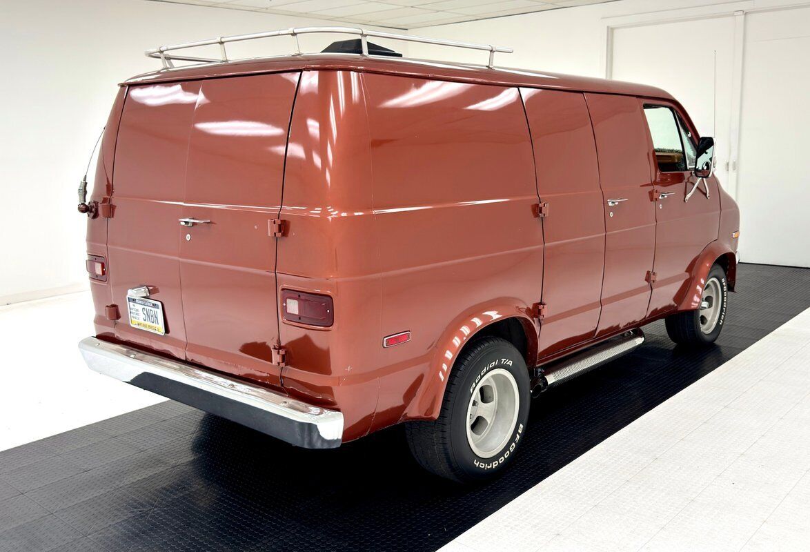 Dodge-B200-Van-1977-4