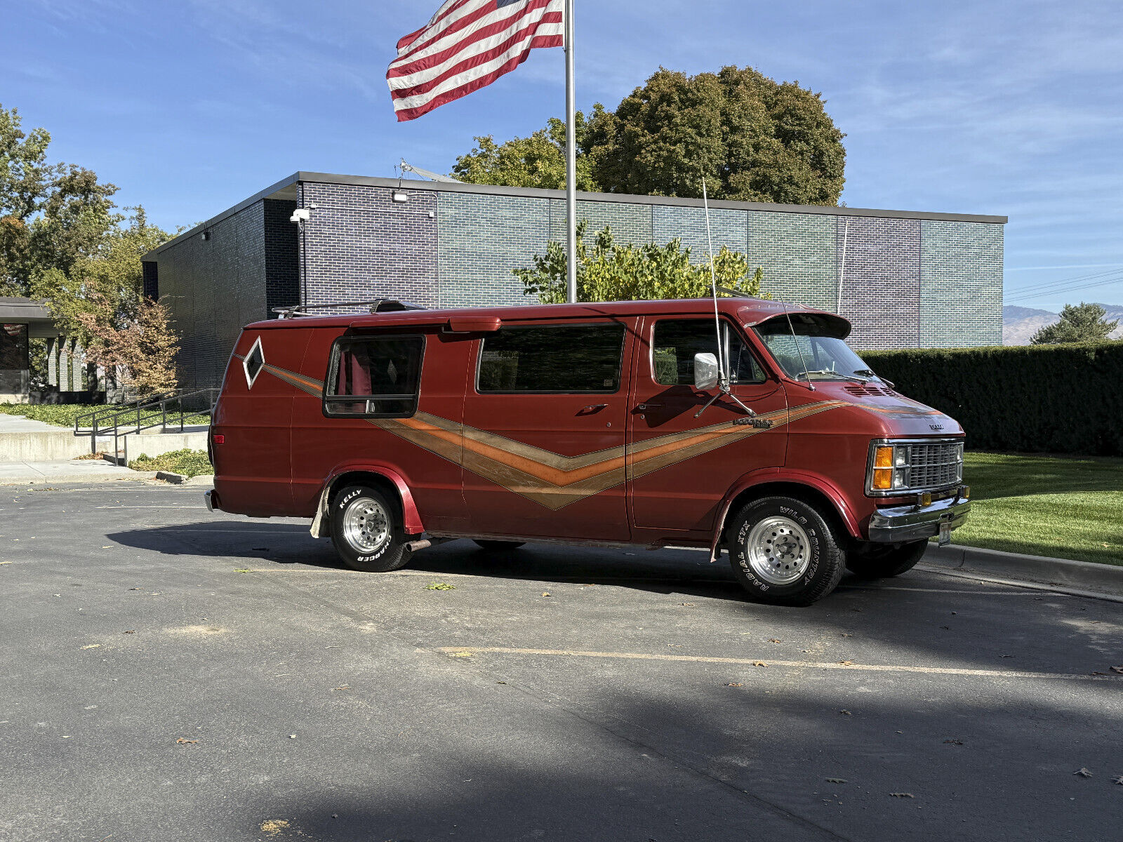 Dodge-B200-Van-1979-3