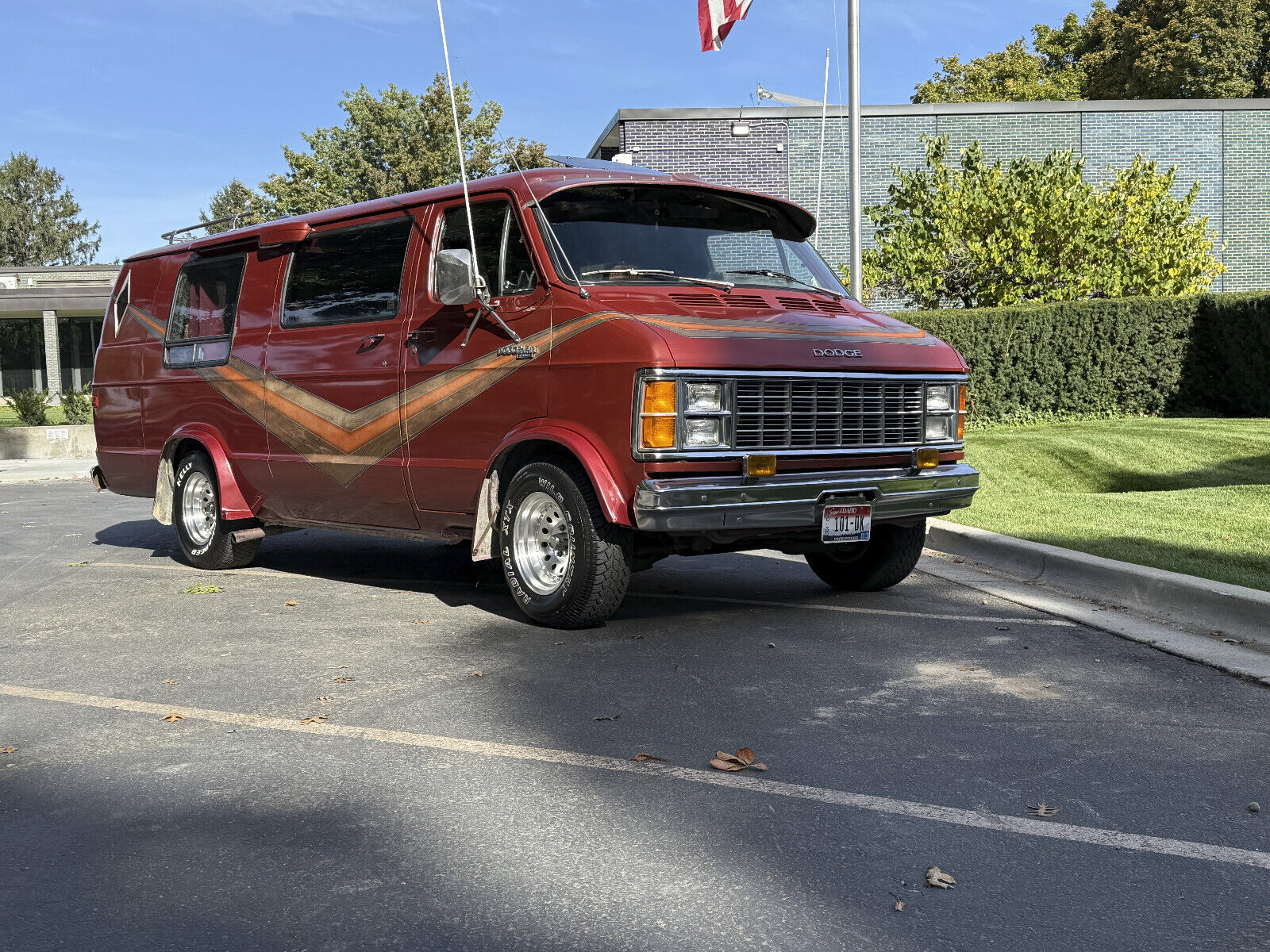 Dodge-B200-Van-1979-5