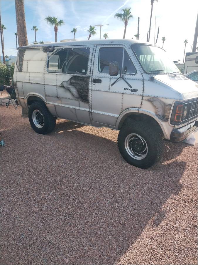 Dodge-B200-short-wheelbase-1979-2