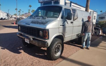 Dodge-B200-short-wheelbase-1979-7