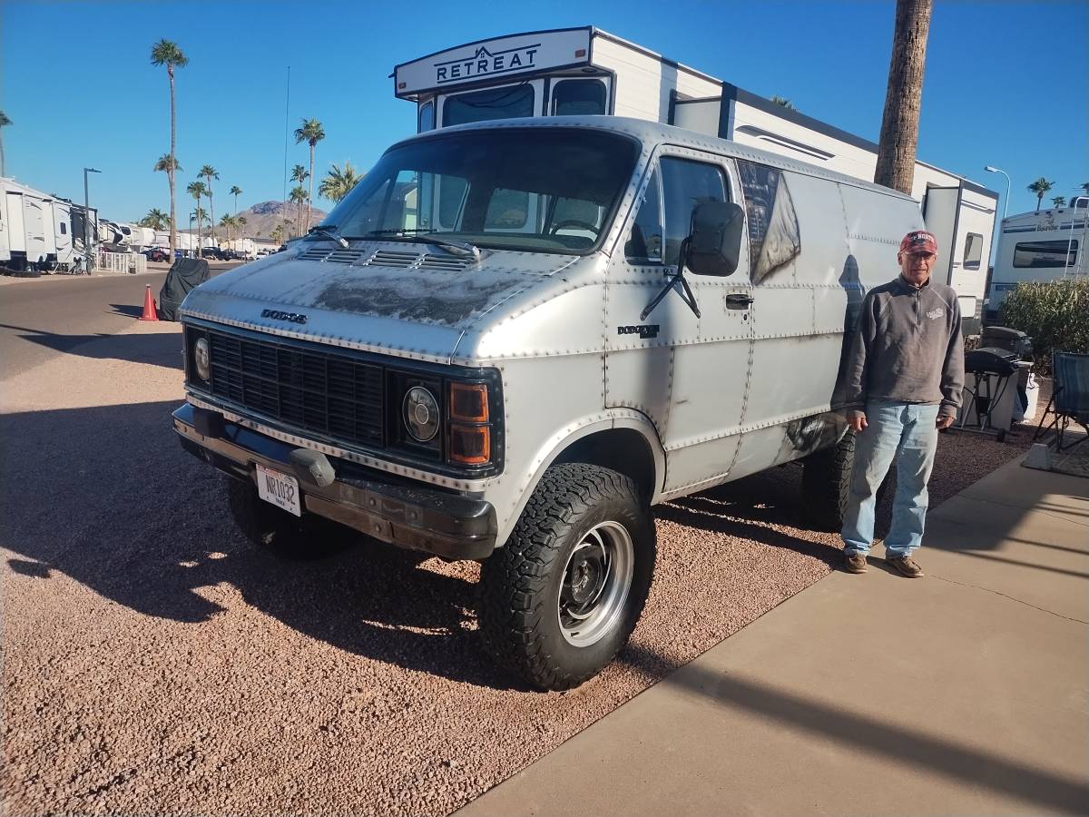 Dodge-B200-short-wheelbase-1979-7