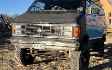 Dodge-B30-4wd-one-ton-van-1979