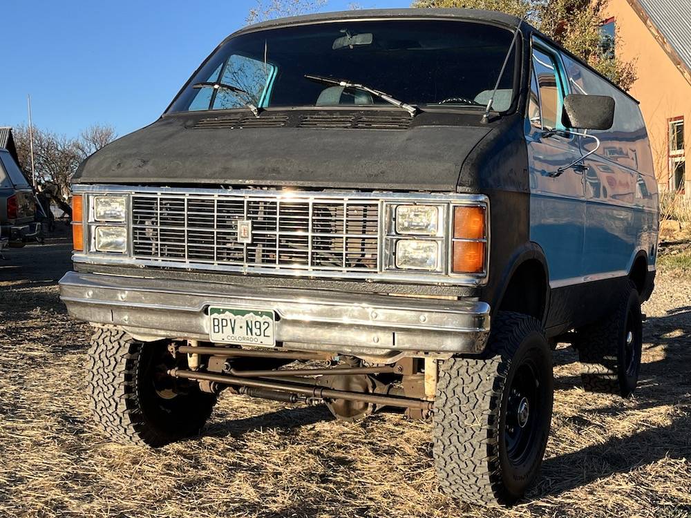 Dodge-B30-4wd-one-ton-van-1979