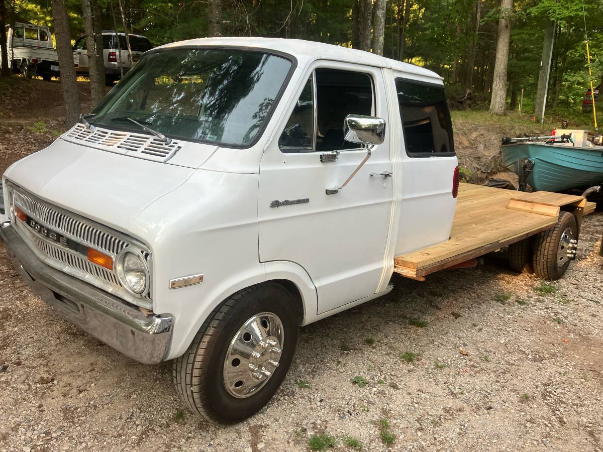 Dodge-B300-1973-2