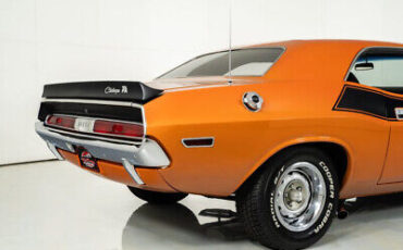 Dodge-Challenger-1970-14