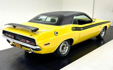 Dodge-Challenger-1971-4