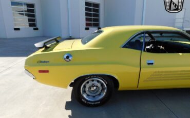 Dodge-Challenger-1973-11