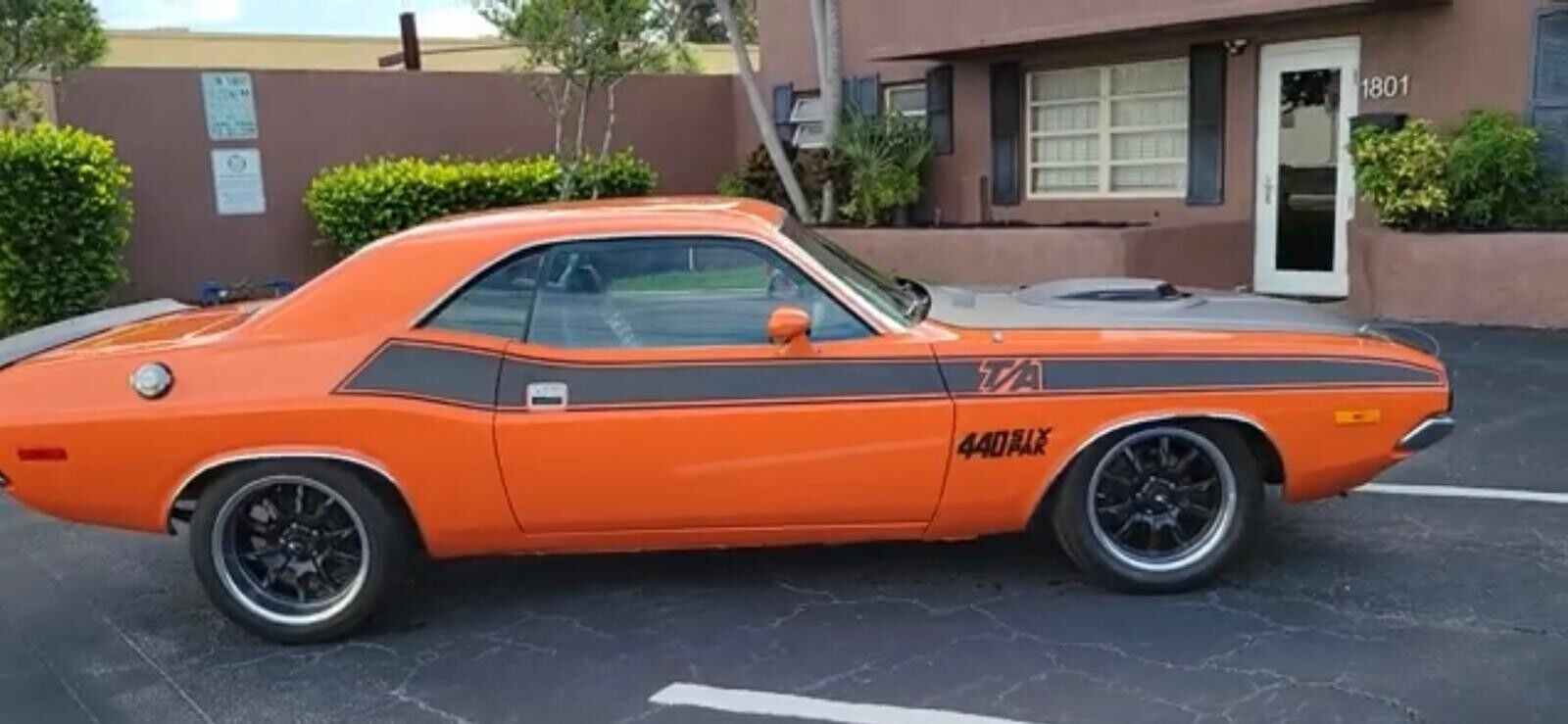 Dodge-Challenger-1973-13