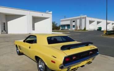 Dodge-Challenger-1973-8