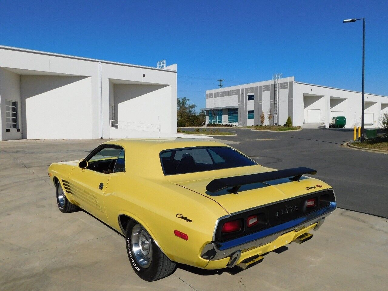 Dodge-Challenger-1973-8