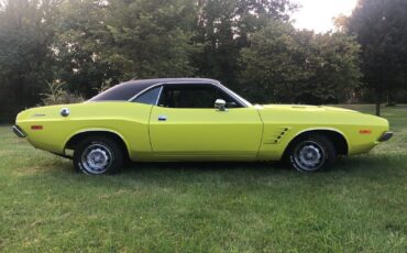 Dodge-Challenger-1974-4