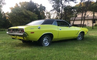 Dodge-Challenger-1974-5