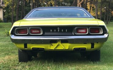 Dodge-Challenger-1974-6