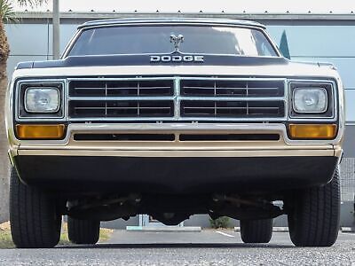 Dodge-D100-Series-Pickup-1986-12