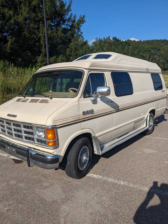 Dodge-E250-camper-van-1988-6