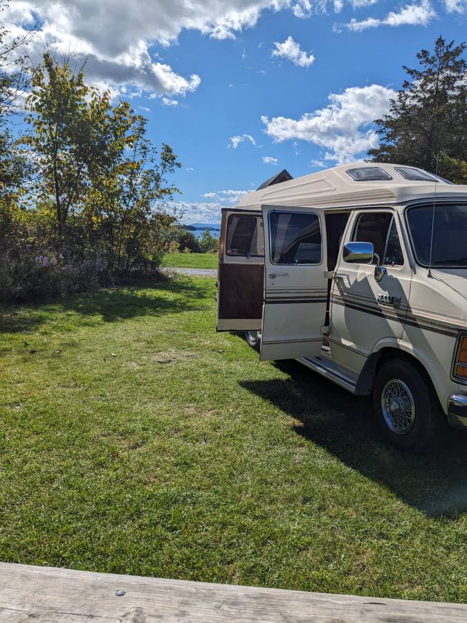 Dodge-E250-camper-van-1988