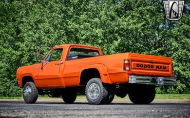 Dodge-Power-Wagon-1973-4