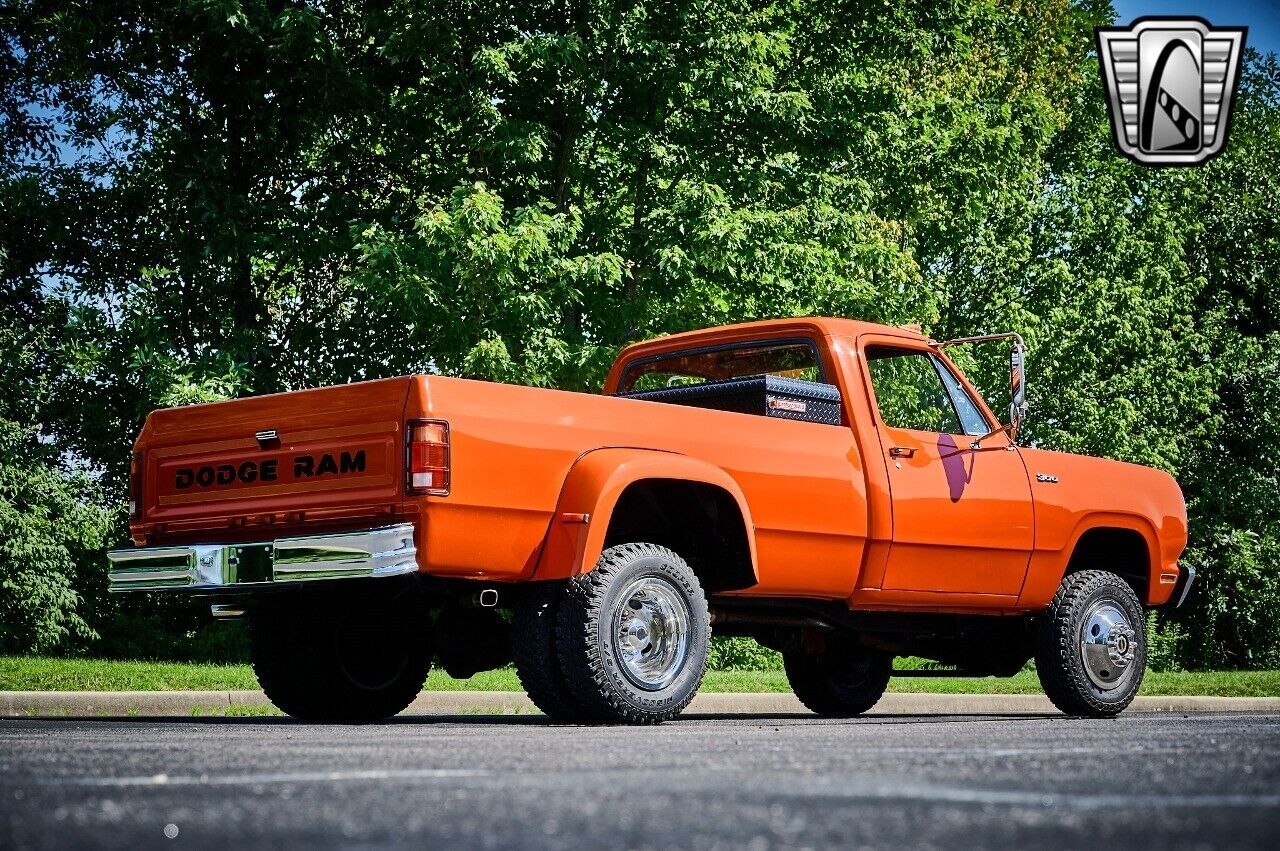 Dodge-Power-Wagon-1973-6