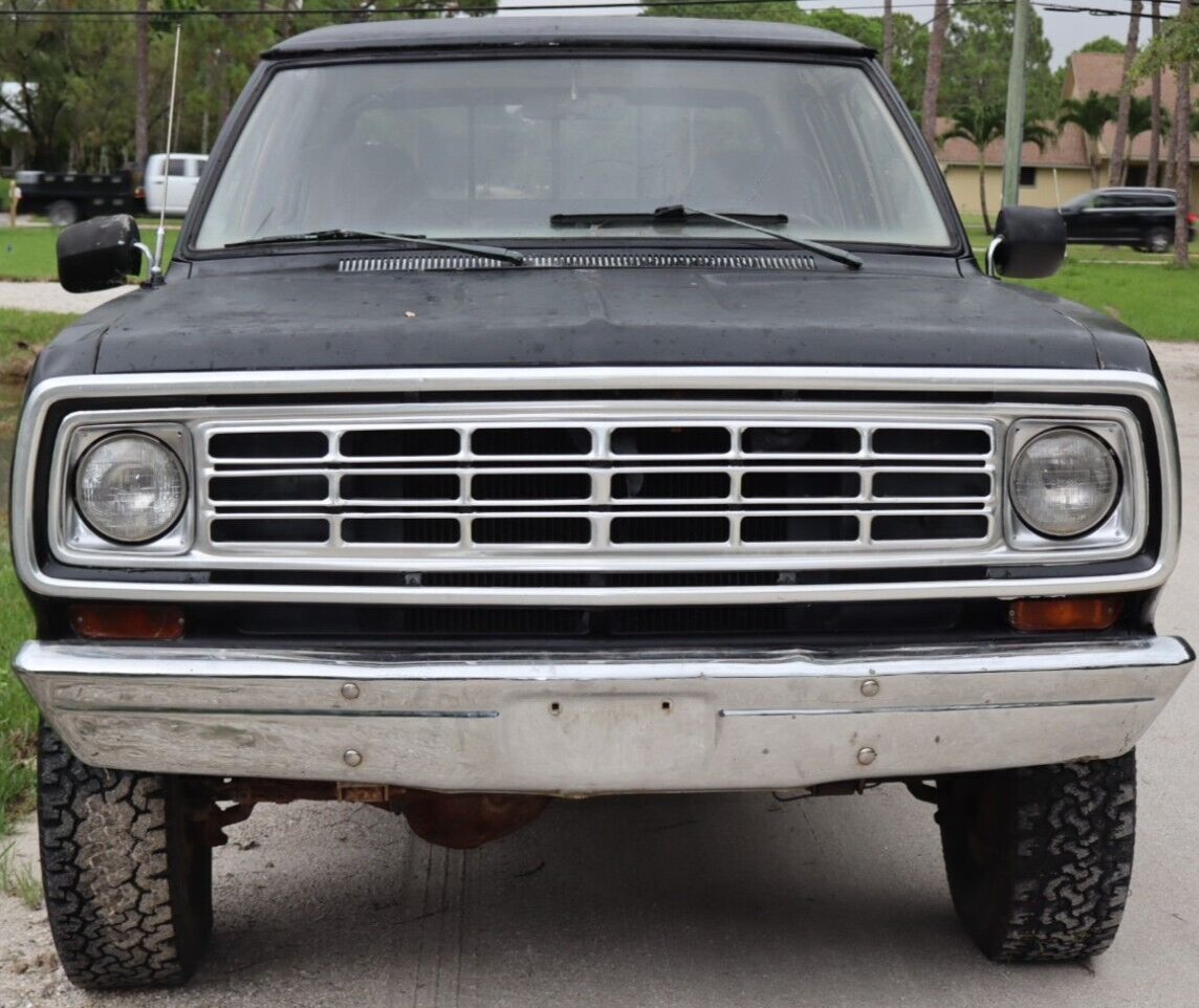 Dodge-Power-Wagon-1975-8