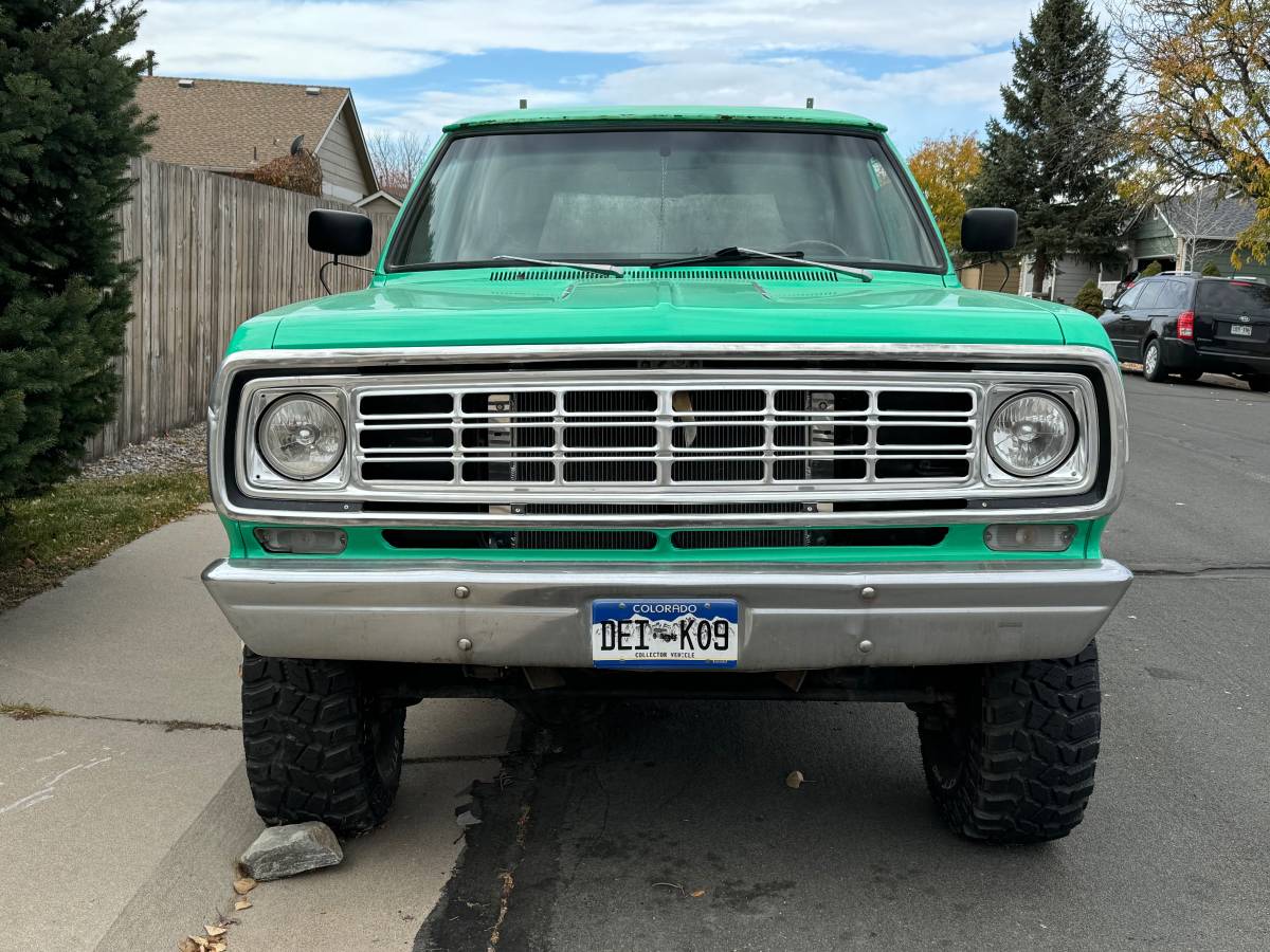 Dodge-Power-wagon-1975-1