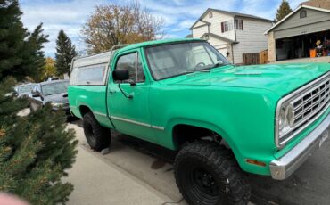 Dodge-Power-wagon-1975-2