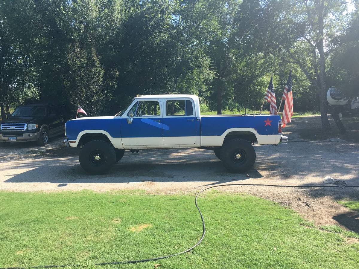 Dodge-Power-wagon-1977-1