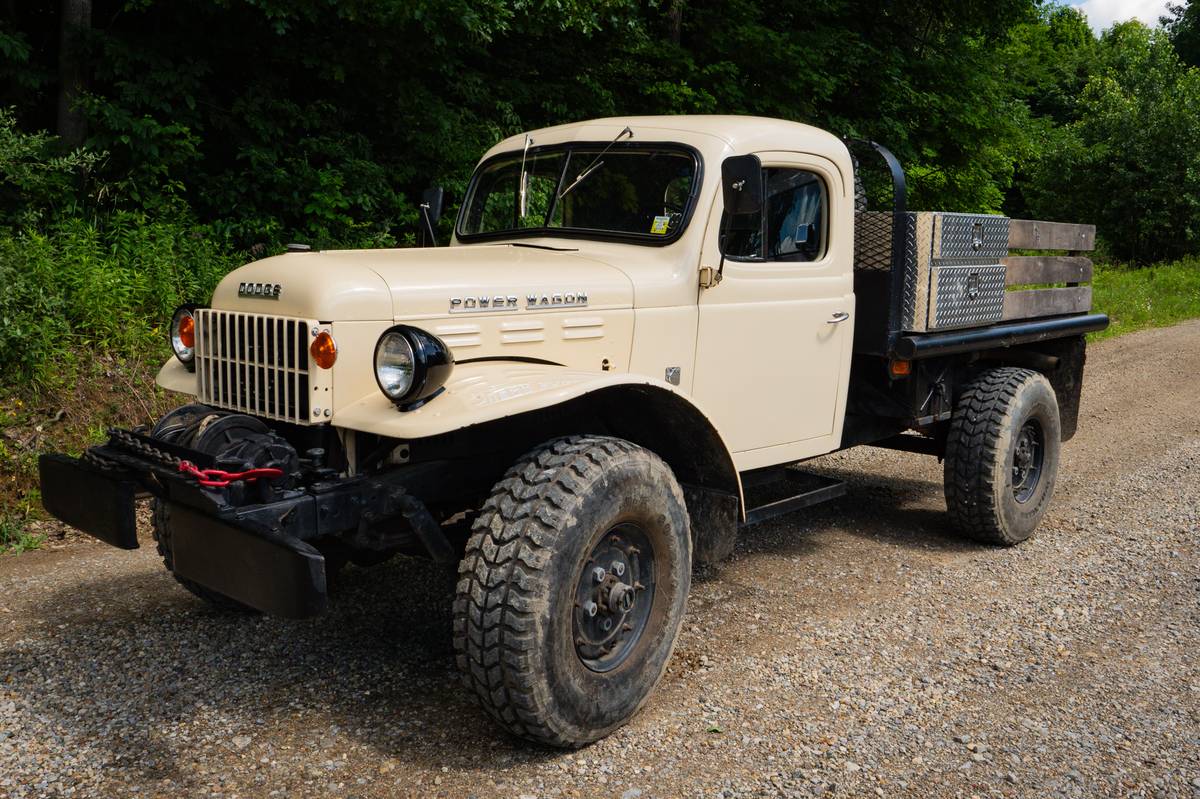 Dodge-Power-wagon-diesel-1964