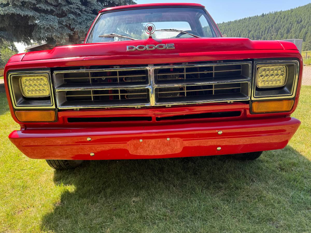 Dodge-Ram-150-d-1985-1