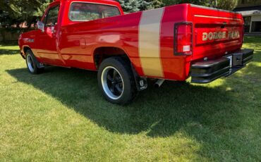 Dodge-Ram-150-d-1985-10