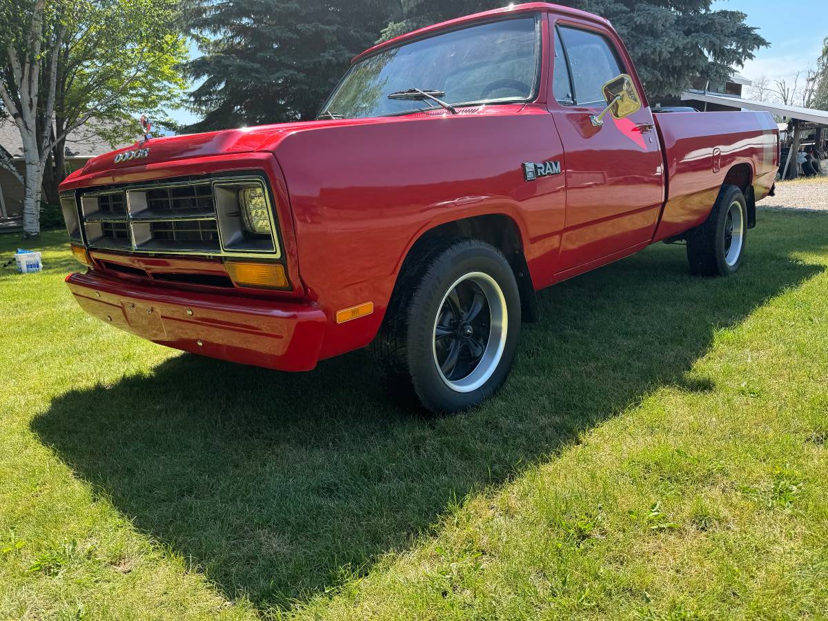 Dodge-Ram-150-d-1985-17