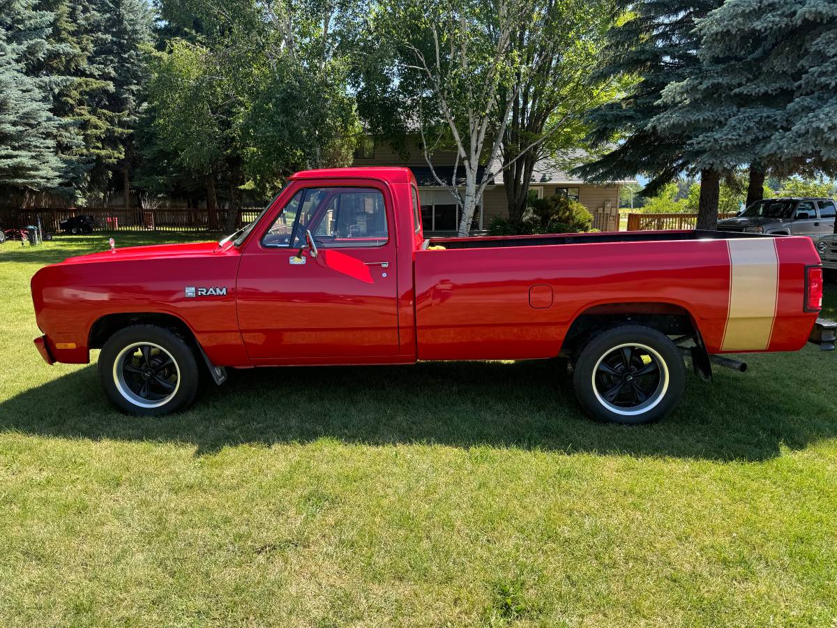 Dodge-Ram-150-d-1985-2