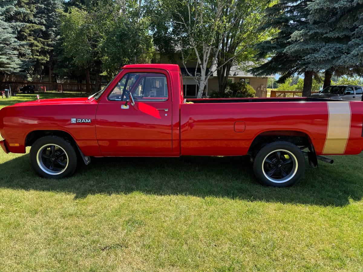 Dodge-Ram-150-d-1985-3