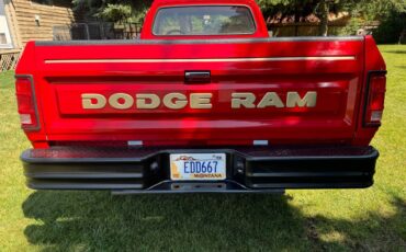 Dodge-Ram-150-d-1985-8