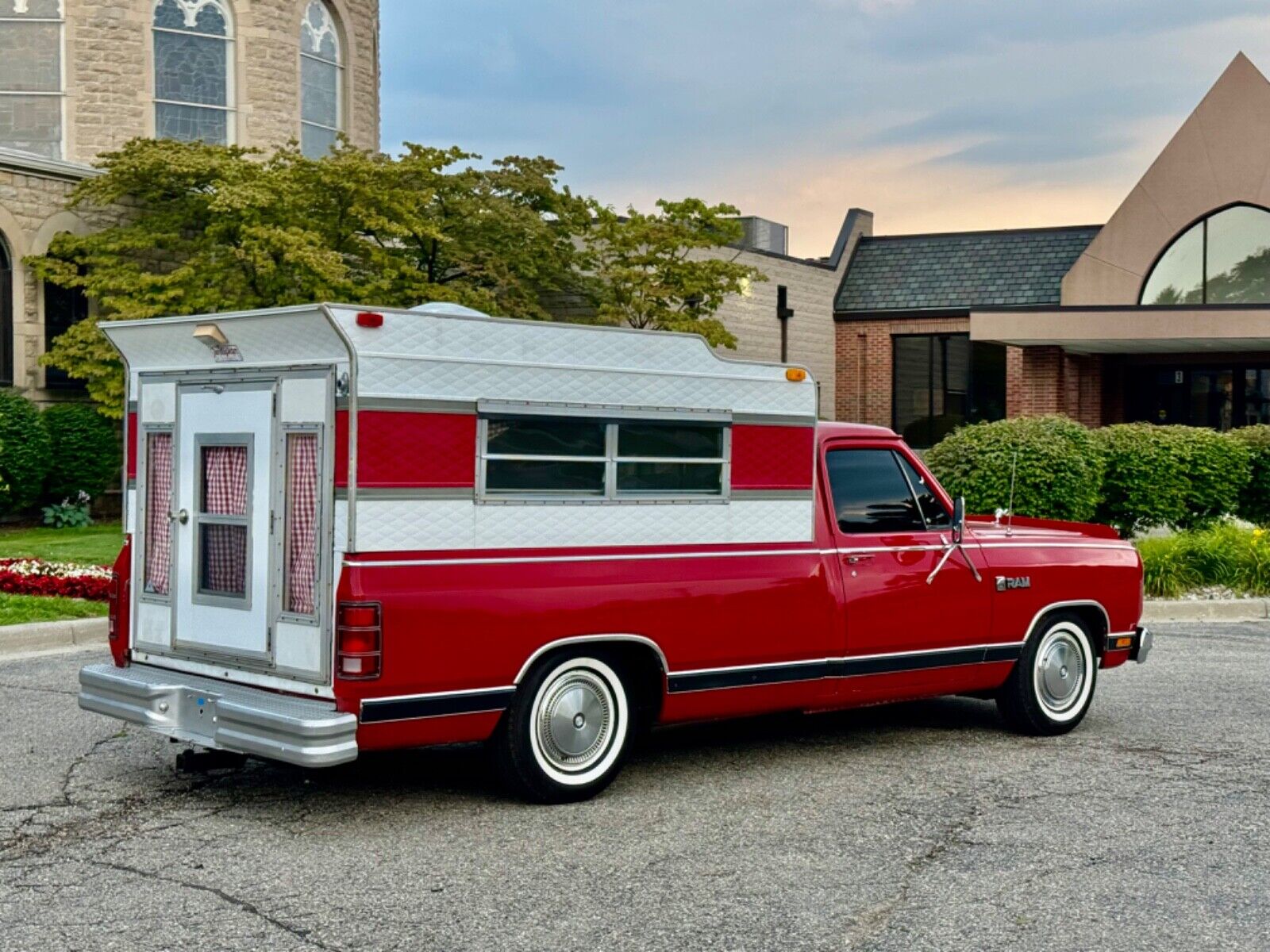 Dodge-Ram-1500-1985-3