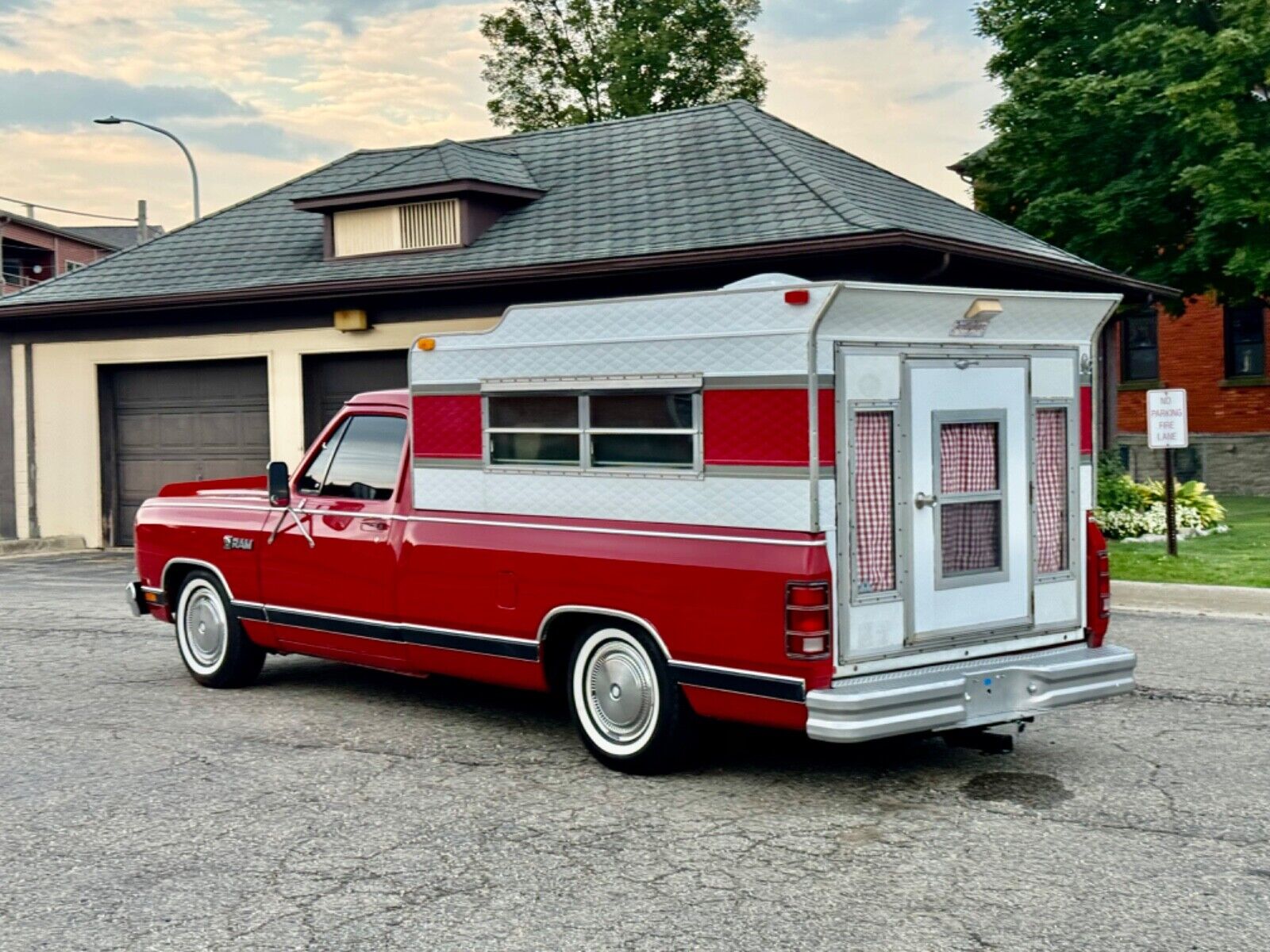 Dodge-Ram-1500-1985-6