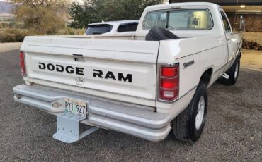 Dodge-Ram-1983-11