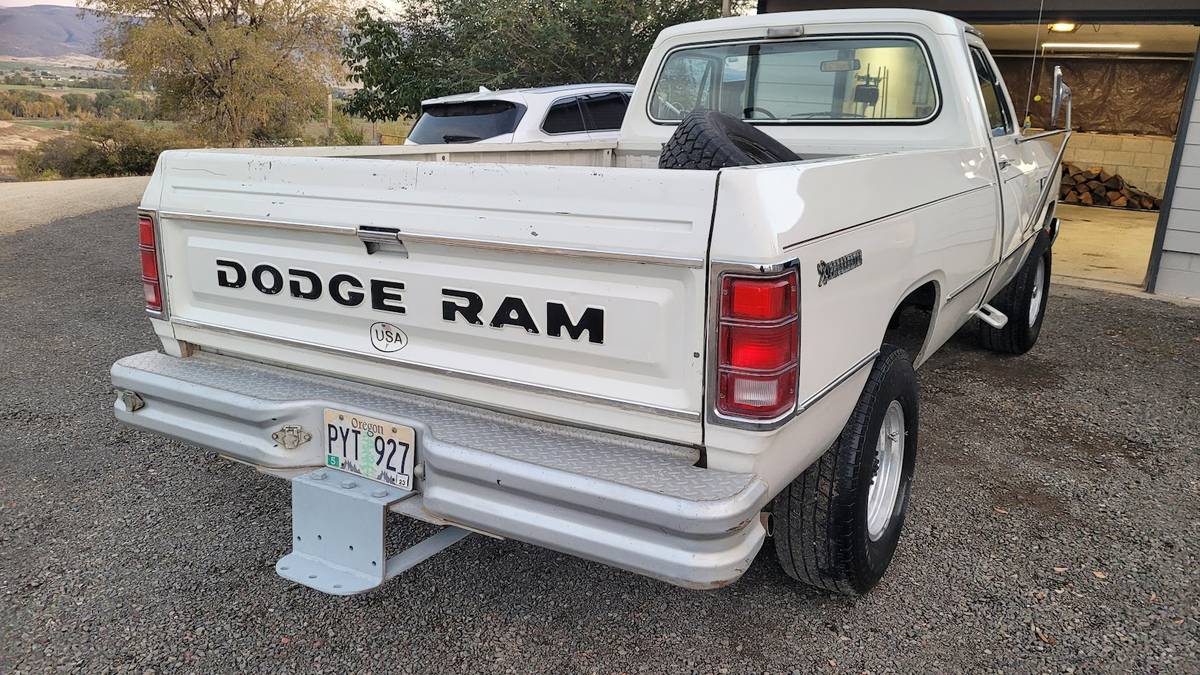 Dodge-Ram-1983-11